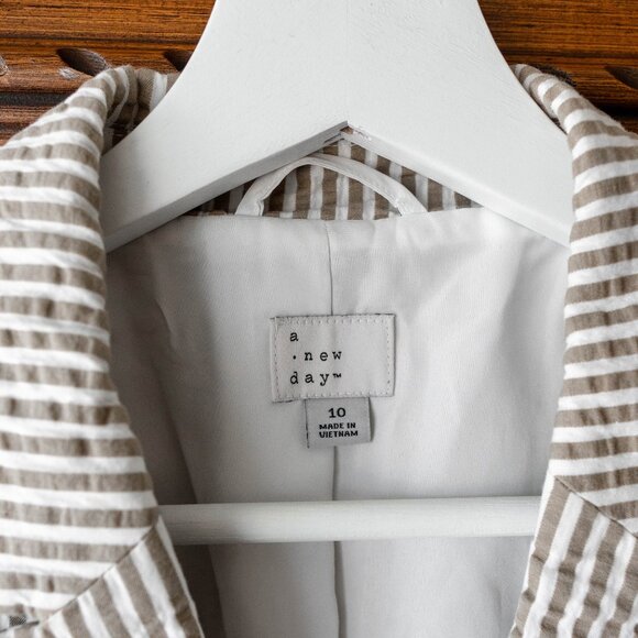 A New Day Women’s Size 10 Seersucker Blazer 100% Cotton Striped Jacket Lace Trim - Picture 2 of 9